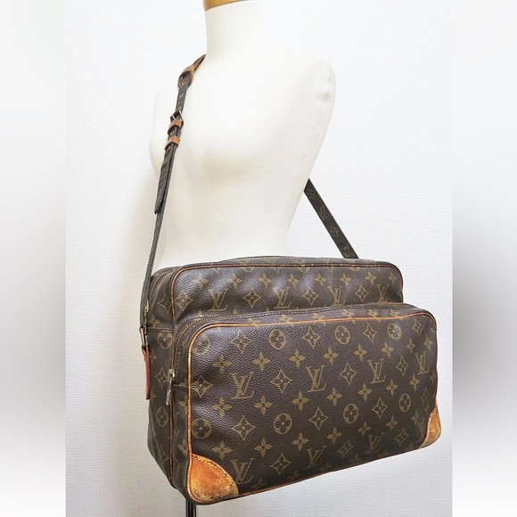 Louis Vuitton Men's Brown Monogram Messenger Bag - Picture 1 of 16